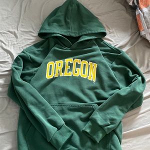 Thrift Finds: Unbranded Oregon Green Hoodie